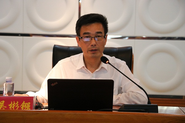 校党委书记吴彬镪作学习党的十九大精神专题党课报告